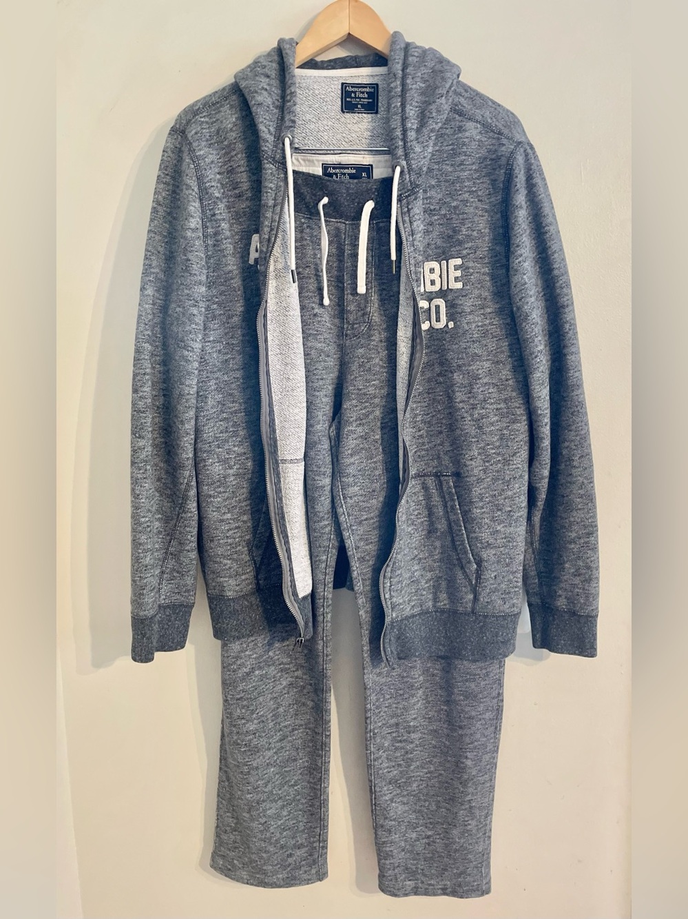 Abercrombie & Fitch Men’s Gray Zip Hoodie and Jogger Set Sz XL